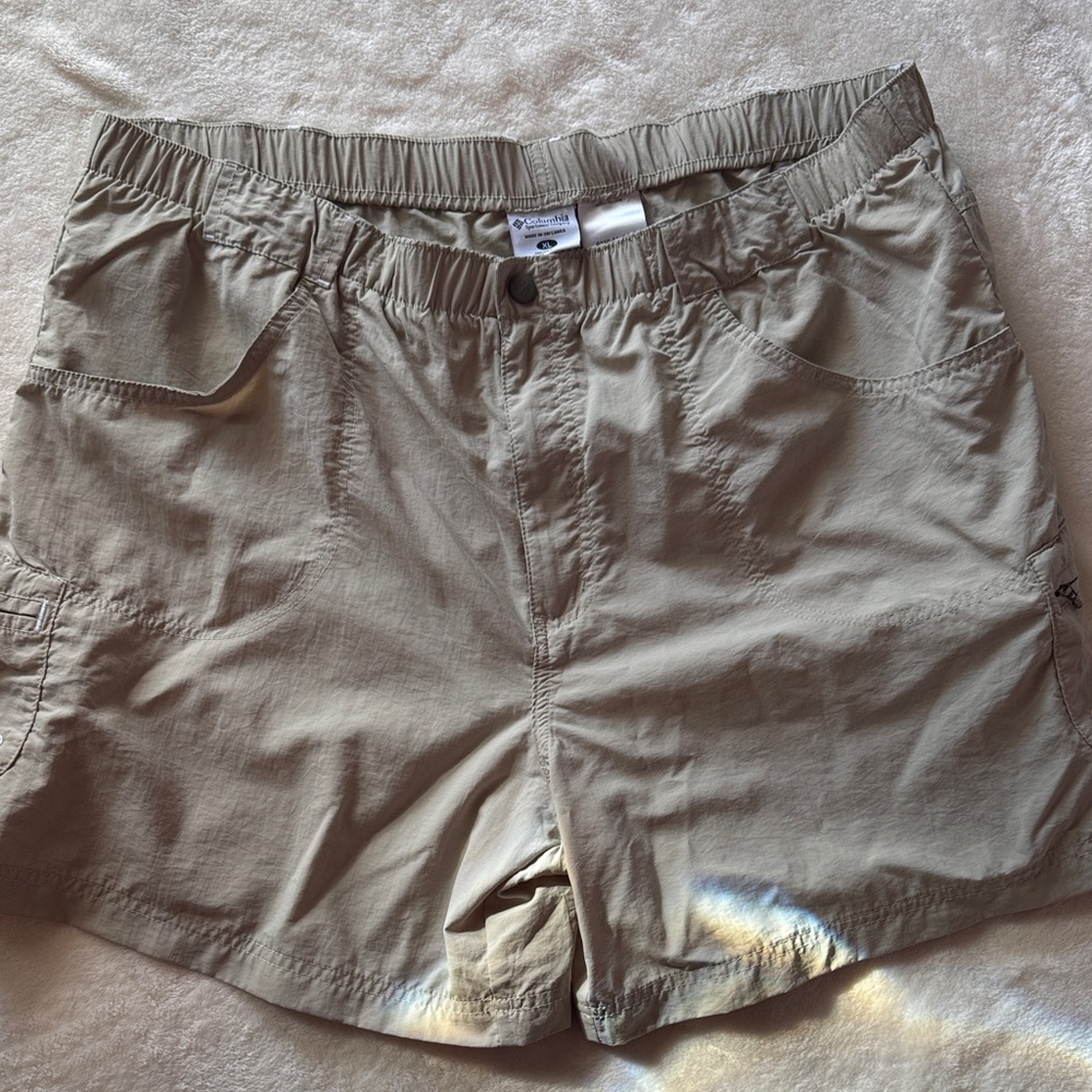 Women's Tan Cargo Shorts
